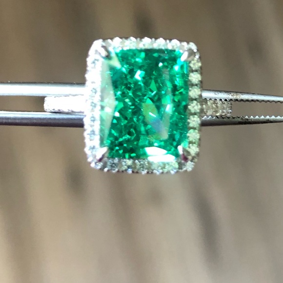 3ct Green Garnet Ring - Picture 3 of 11